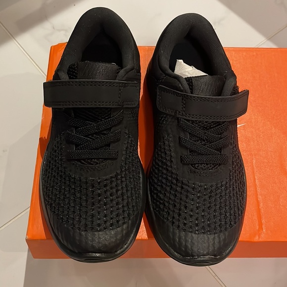 Nike boys sneakers new - size 11 toddler - Picture 3 of 4